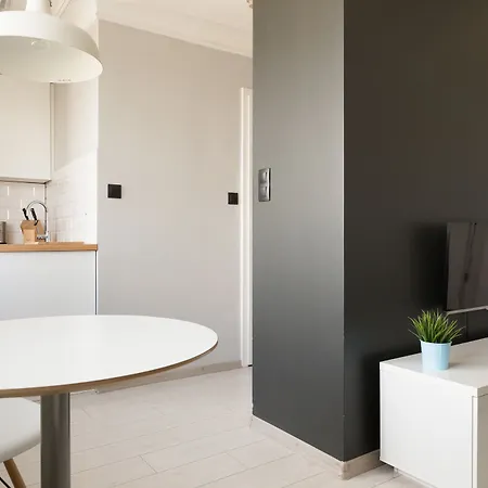 55 Plater Apartment