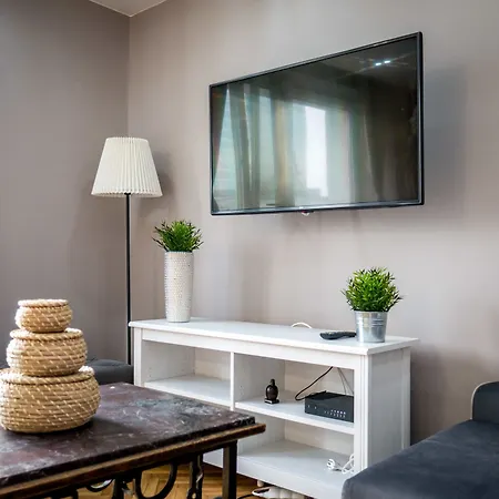 55 Plater Apartment
